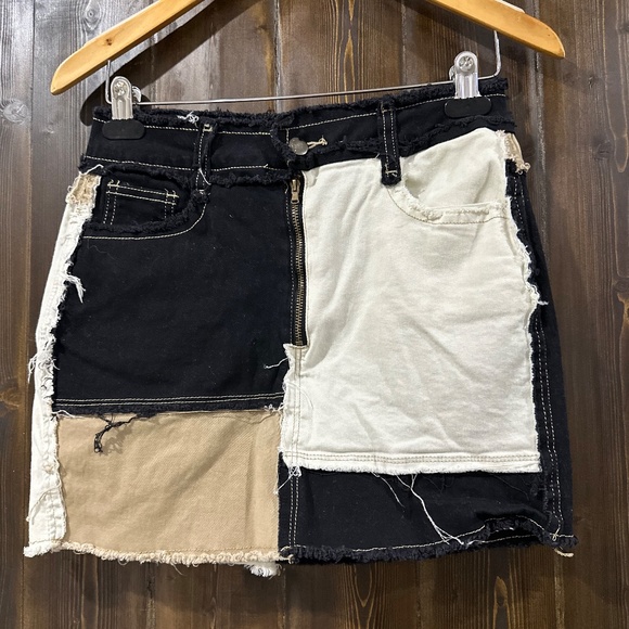 NEW/ NEVER WORN Color Blocking Patchwork Ripped Stretch Denim Skirt Size Medium - Picture 5 of 6